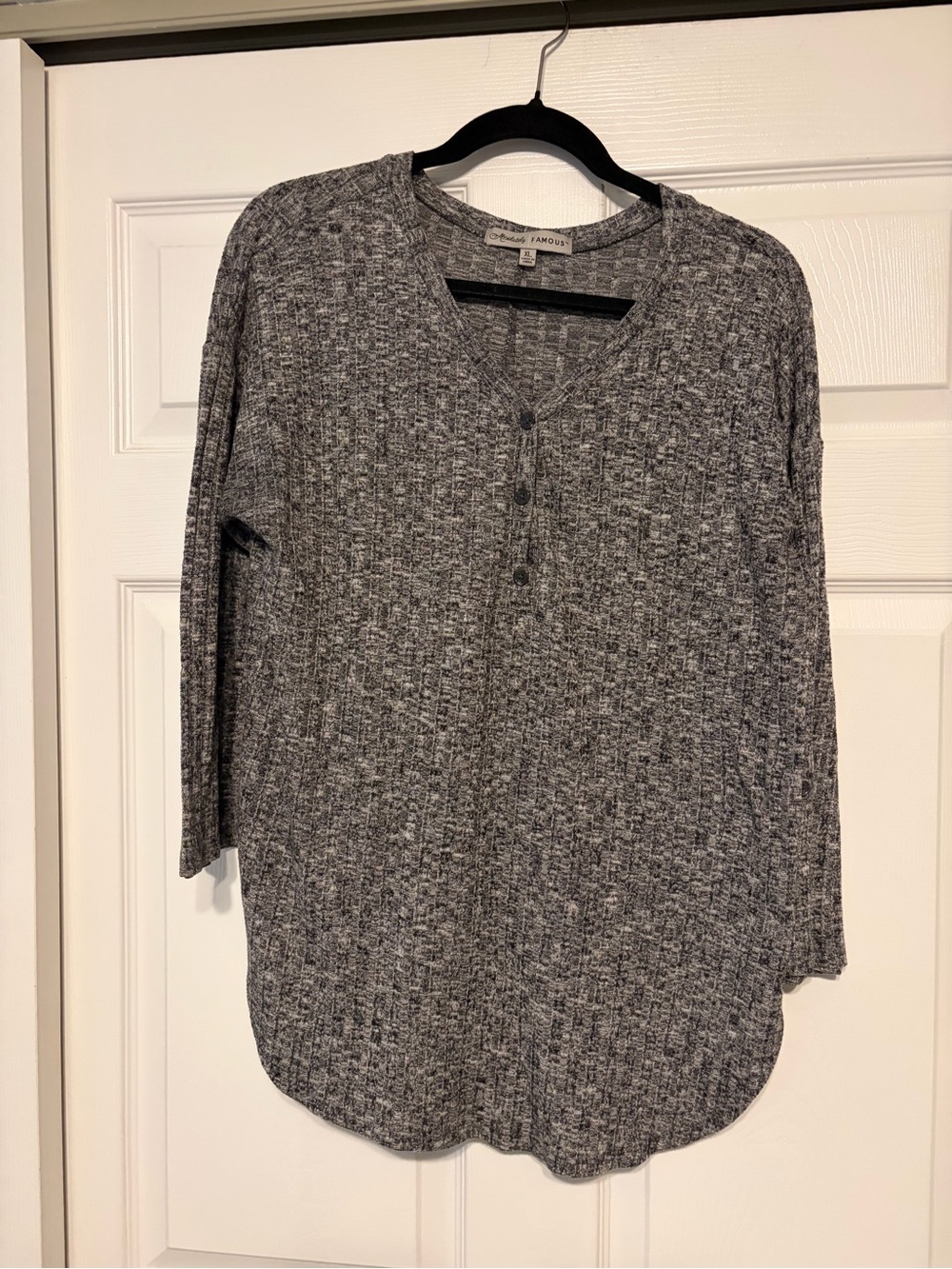 Absolutely Famous Women’s XL Gray Ribbed Henley Tunic Top Long Sleeve